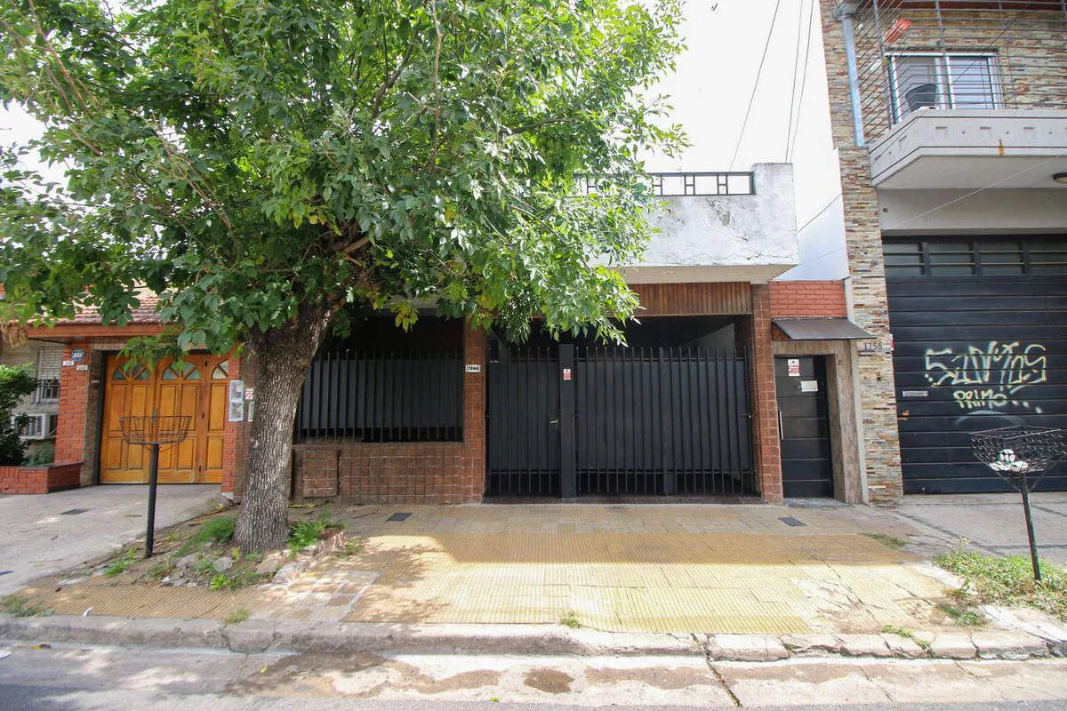 Venta PH 4 ambientes, Lomas del Mirador, Patio foto 2