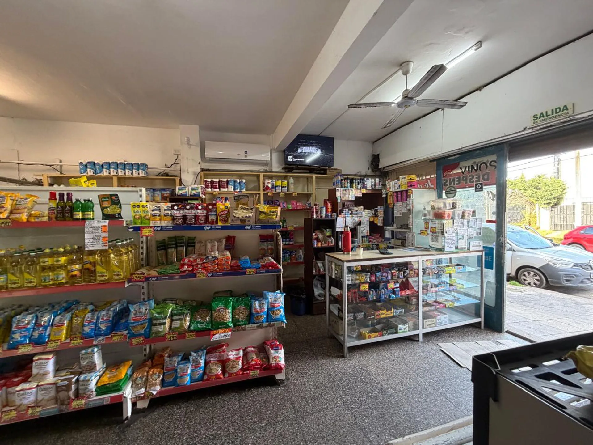 VENTA LOCAL COMERCIAL 89M2 PUNTA MOGOTES foto 2