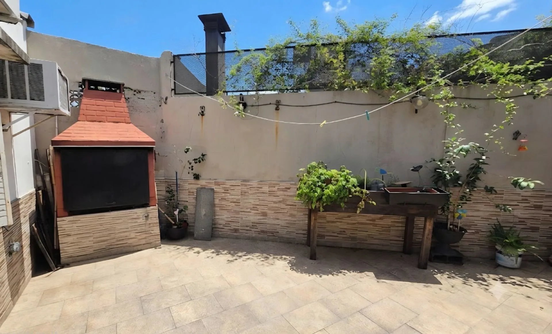 CASA 1 DORMTORIO VENTA EN LA PLATA GARAGE Y PATIO foto 3