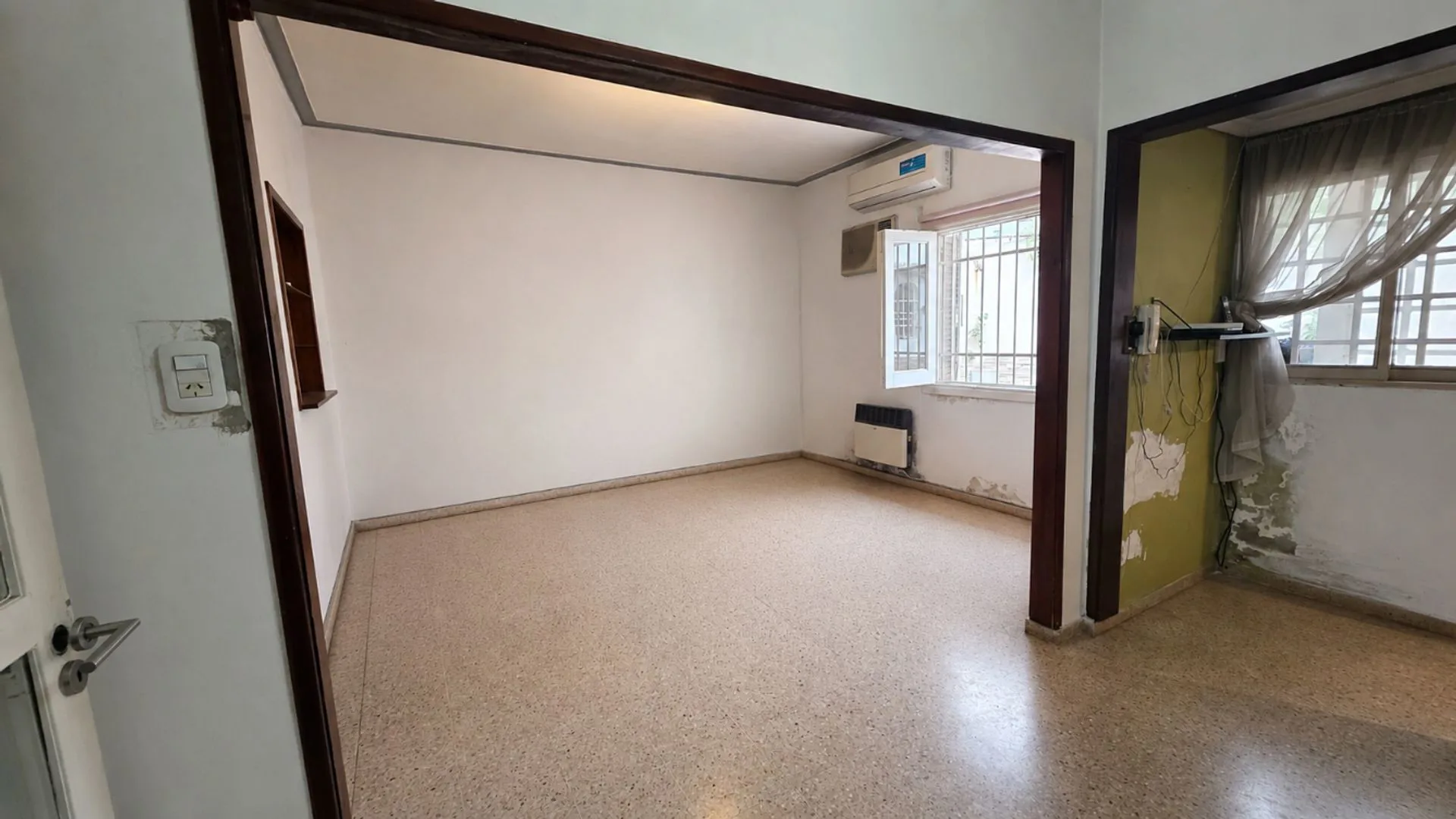 CASA 1 DORMTORIO VENTA EN LA PLATA GARAGE Y PATIO foto 5
