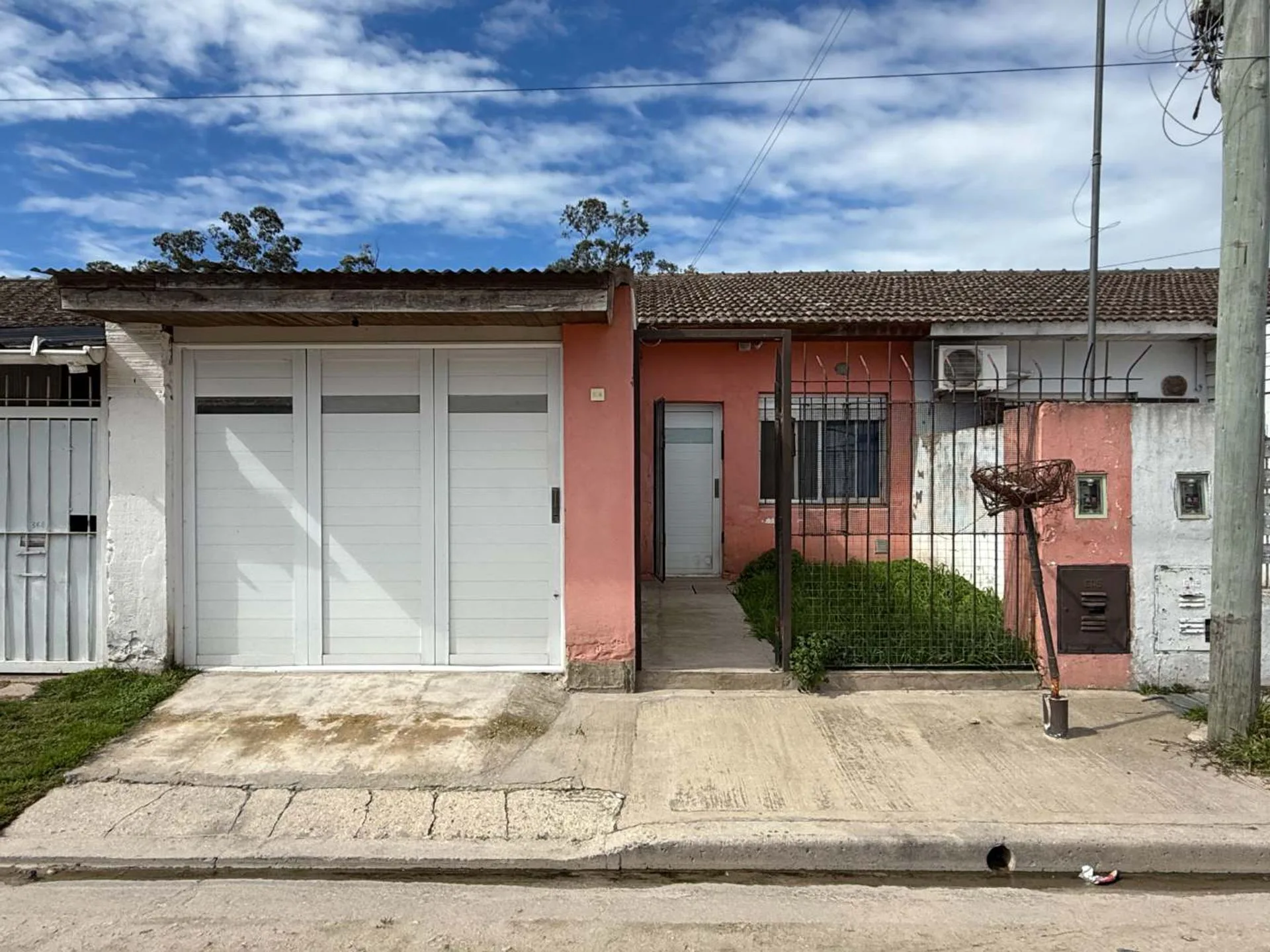 Casa 3 ambientes con cochera - Oportunidad foto 2
