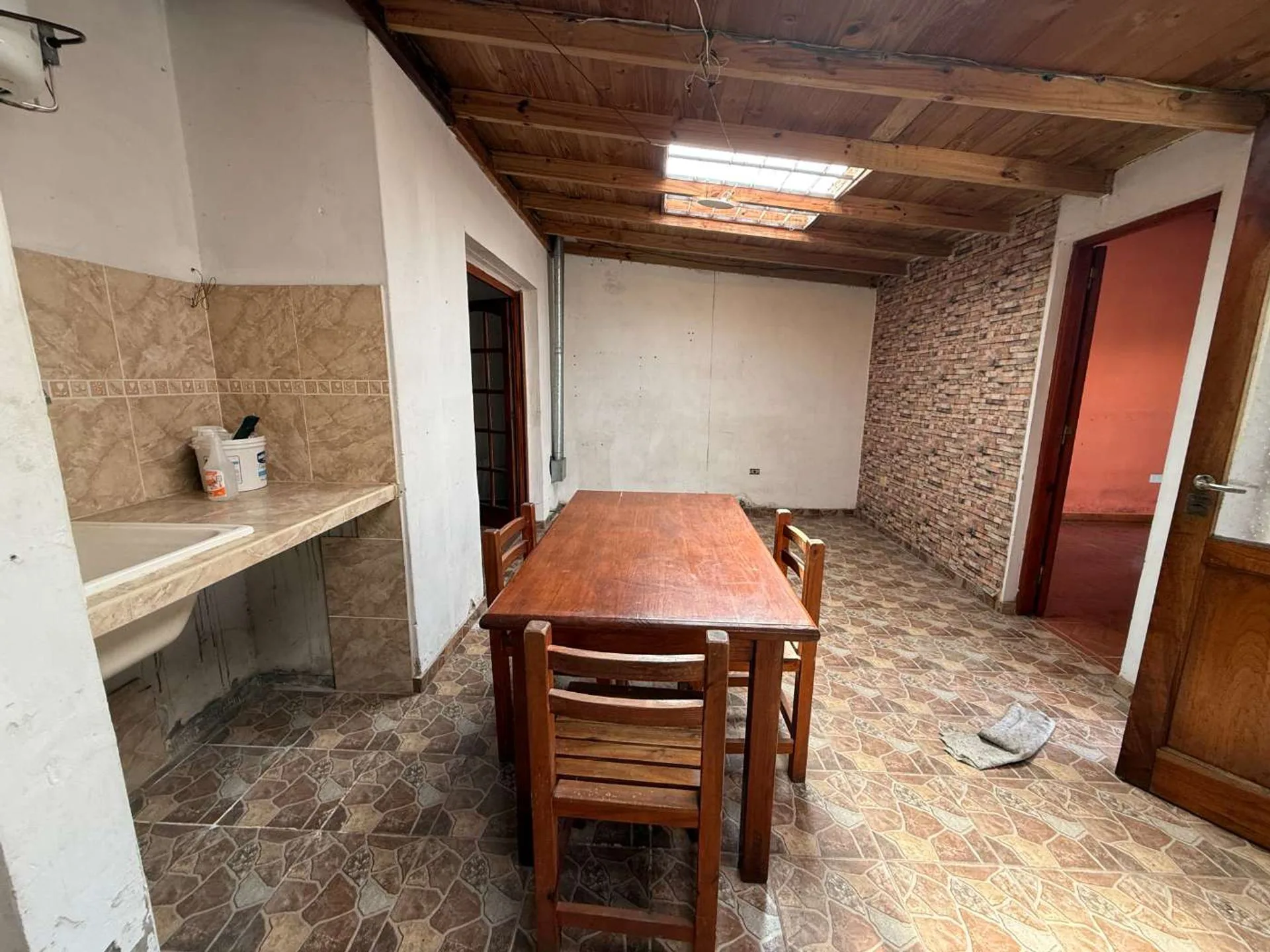 Casa 3 ambientes con cochera - Oportunidad foto 4