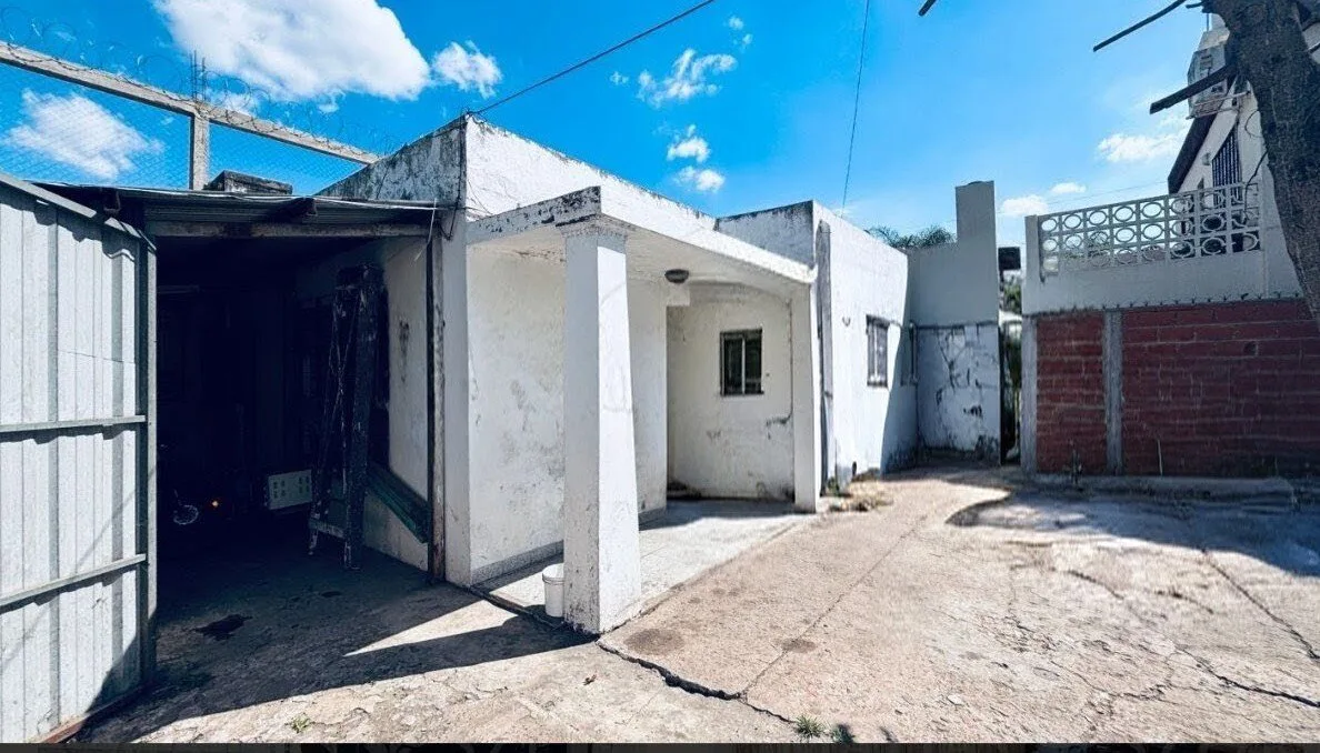 Casa a refaccionar valor lote en Ventura Bustos al 2300 foto 3