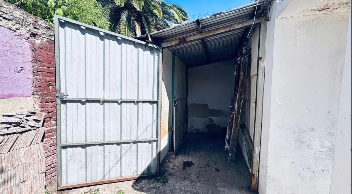 Casa a refaccionar valor lote en Ventura Bustos al 2300 foto 4