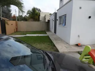 EXCELENTE PROPIEDAD DE TRES AMBIENTES CON ENTRADA PASANTE QUINCHO Y PARRILLA foto 2
