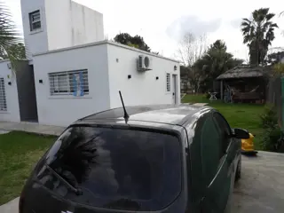 EXCELENTE PROPIEDAD DE TRES AMBIENTES CON ENTRADA PASANTE QUINCHO Y PARRILLA foto 3