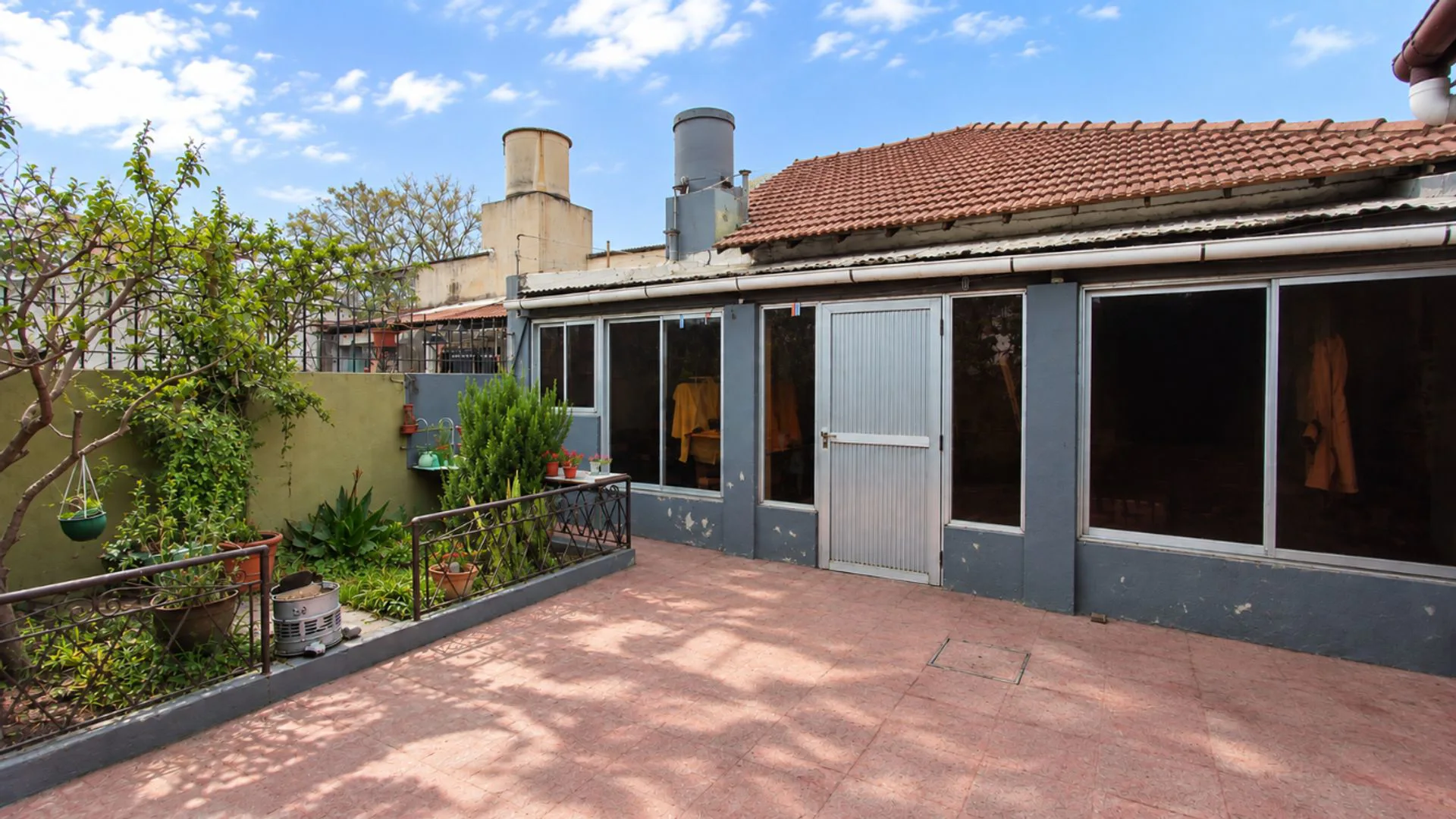 VENTA CASA LLAVALLOL 4 AMBIENTES COCHERA PATIO foto 2