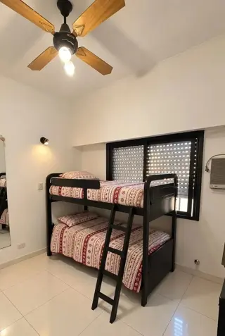 ALQUILER - CASA 4 AMBIENTES CON COCHERA RAMOS MEJIA foto 2