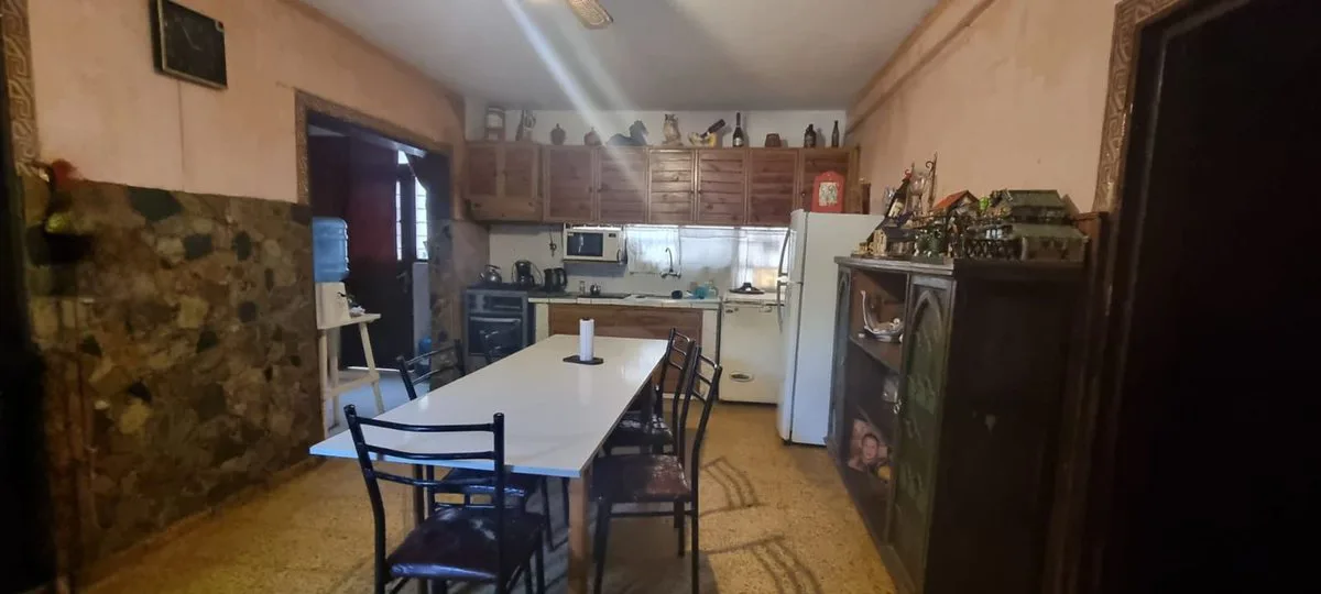 VENTA CASA 2 FAMILIAS + GALPON AL FRENTE foto 5