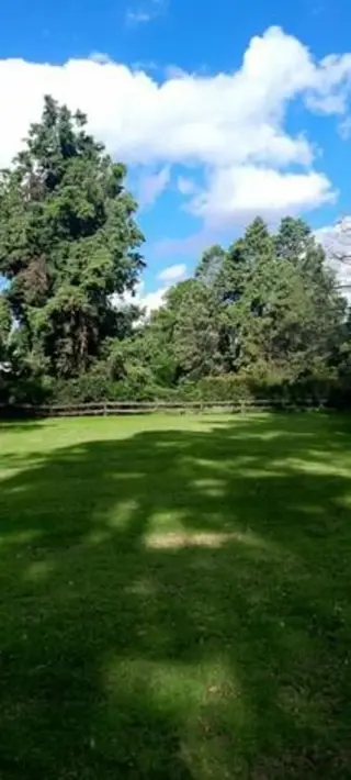 Venta de terreno en Barrio Cerrado foto 3