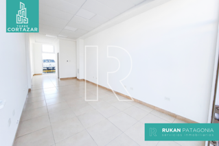 #Alquiler_RUKAN Local Comercial | TORRE CORTAZAR | Local 10 | 35m2 | Calle J. M. ESTRADA | Caleta Olivia.- foto 1