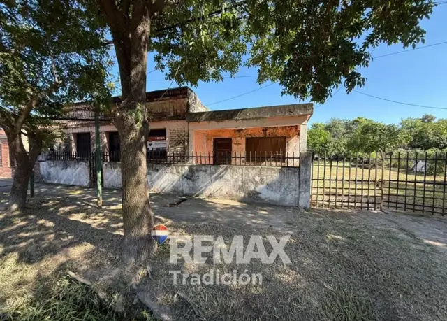 Casa a reciclar a la venta en Villa Libertad.-