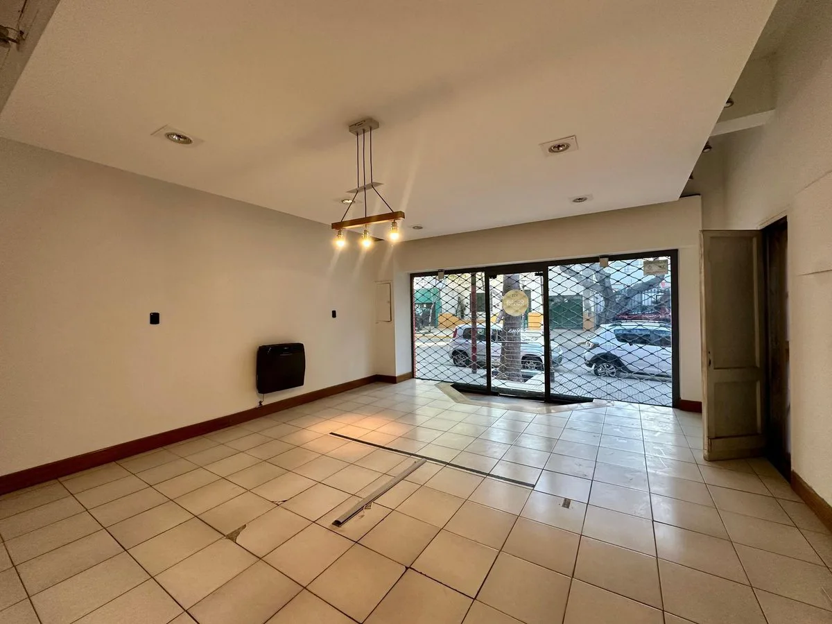 VENTA DE LOCAL COMERCIAL CON COCHERAS - MENDOZA foto 5