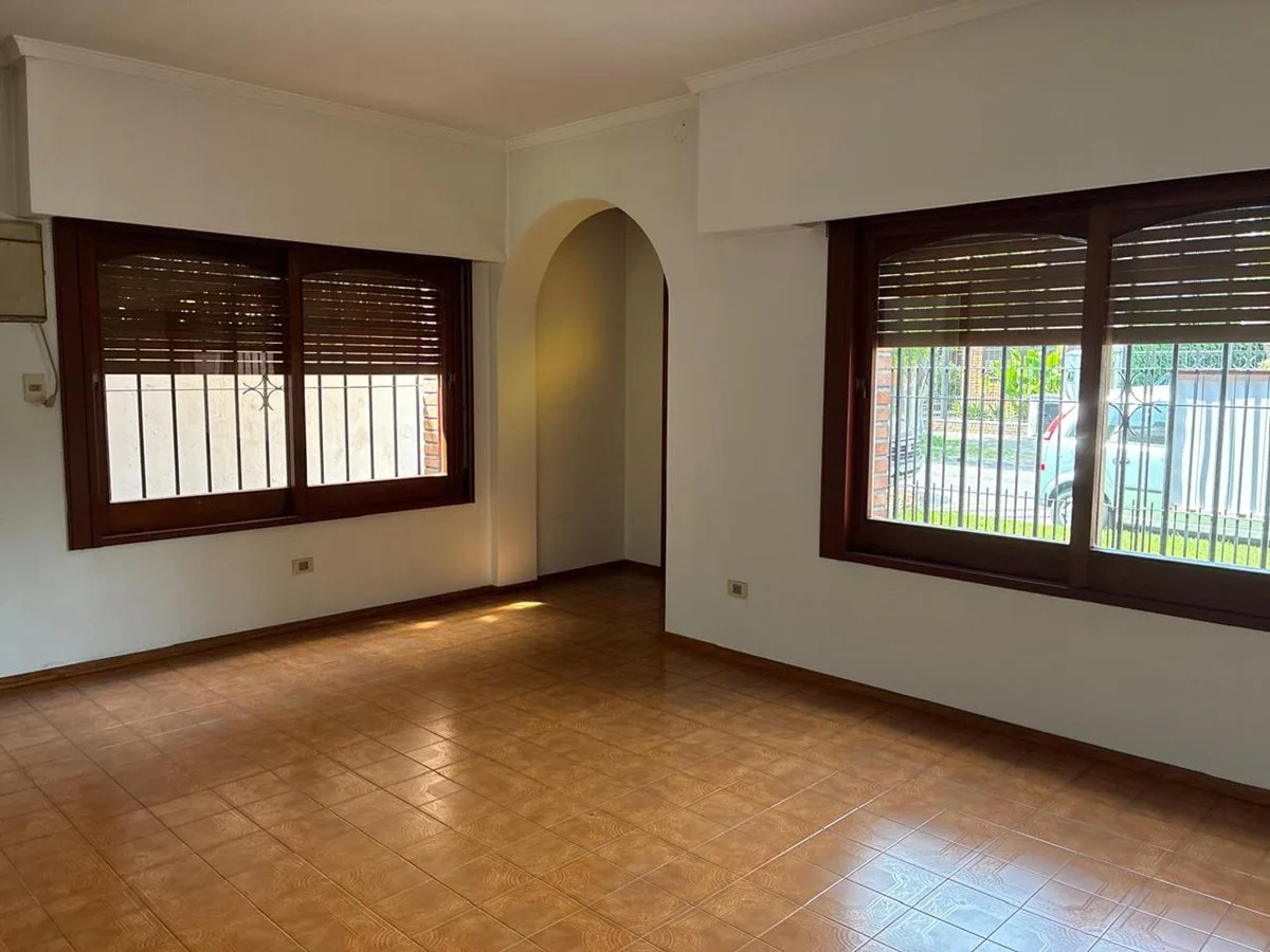 CASA-APTA CRED-3 DORM-JARDIN-GARAGE-HURLINGHAM foto 3
