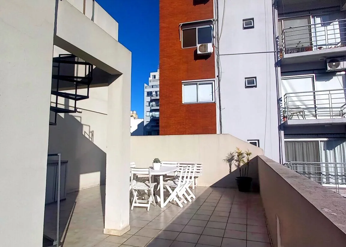 VENTA - CABALLITO SUR- UNICO! 2 AMB - 2 BALCONES TERRAZA - 2 COCHERAS Y TERRAZA PROPIA!! foto 2