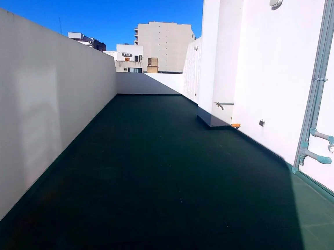 VENTA - CABALLITO SUR- UNICO! 2 AMB - 2 BALCONES TERRAZA - 2 COCHERAS Y TERRAZA PROPIA!! foto 4