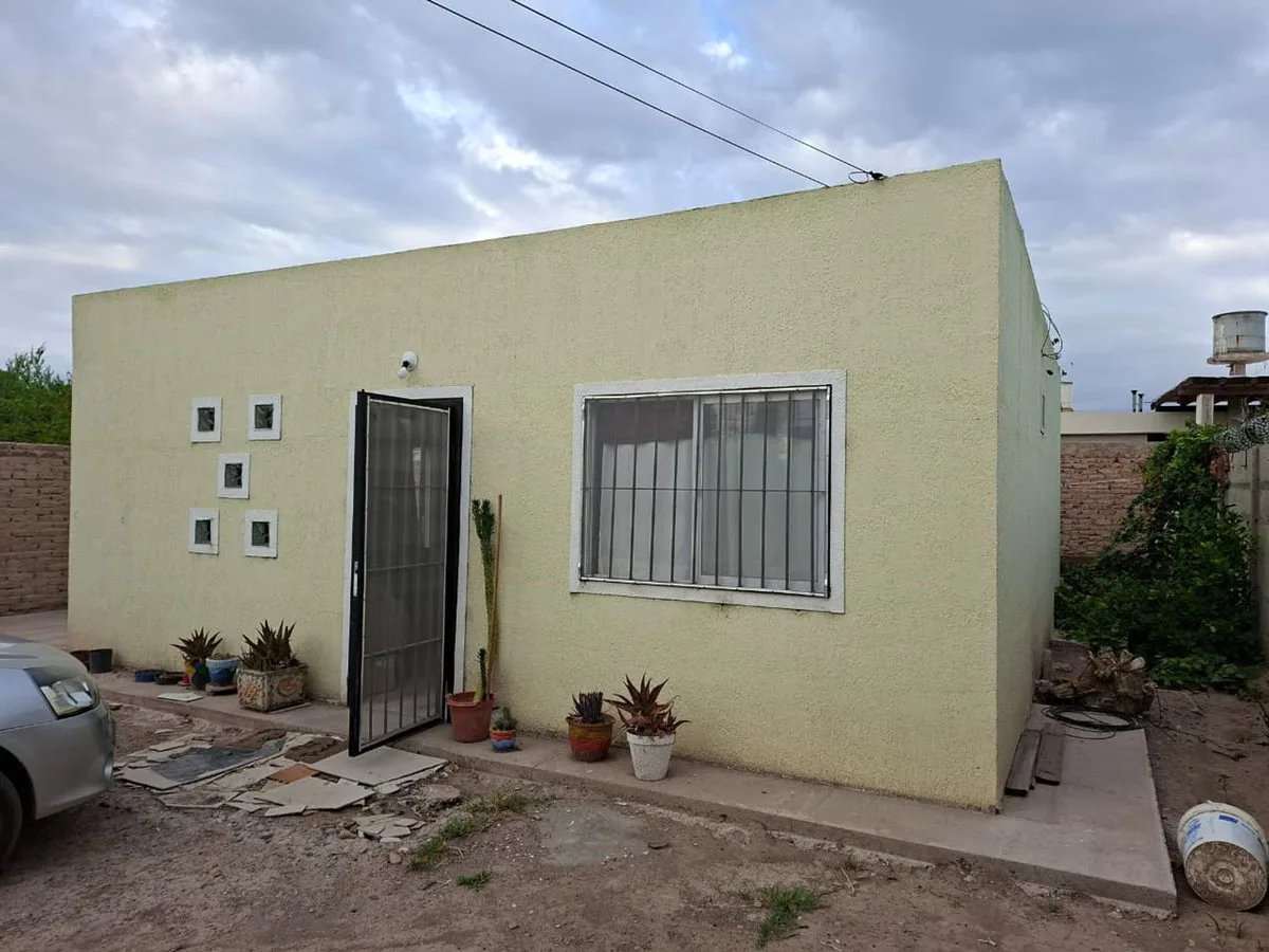 CASA + MONOAMBIENTE, SUP. 402 M², B. OBRERO RAWSON foto 4