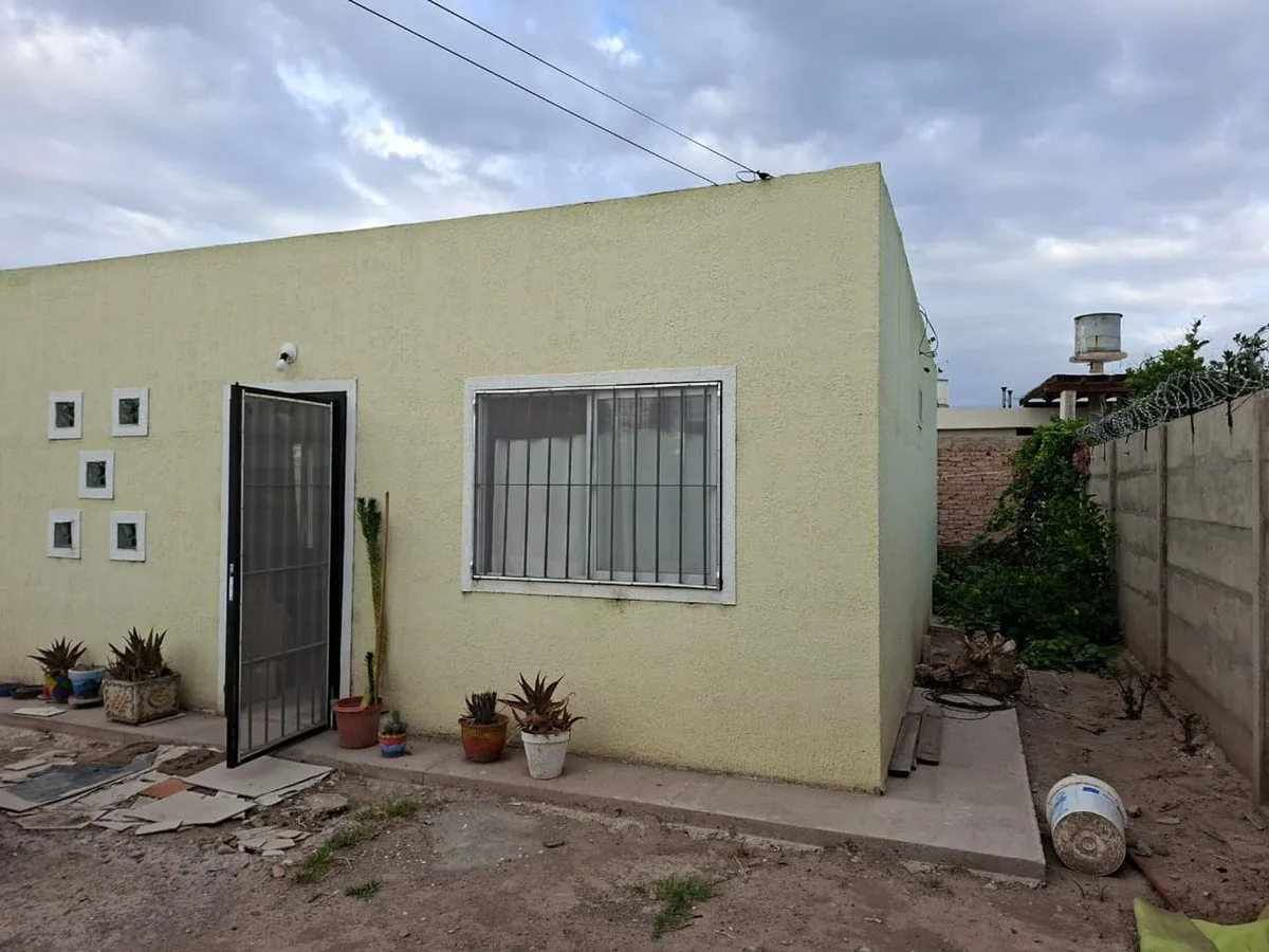 CASA + MONOAMBIENTE, SUP. 402 M², B. OBRERO RAWSON foto 5