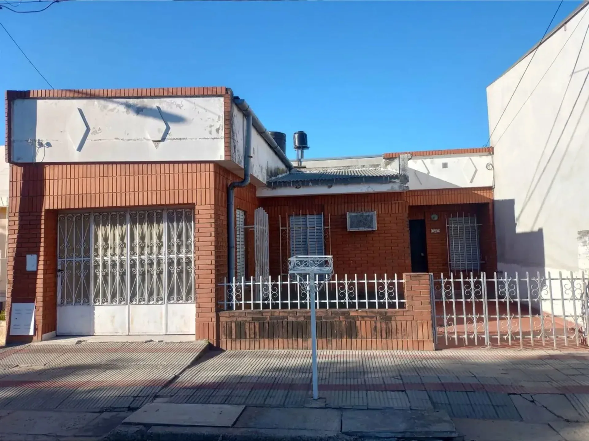 CASA EN VENTA 4 AMBIENTES JUAN MARTIN DE PUEYRRED