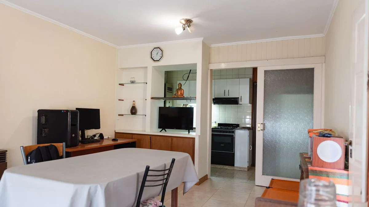 EN VENTA: CASA DE 2 DORMIT CON PATIO Y COCHERA foto 3