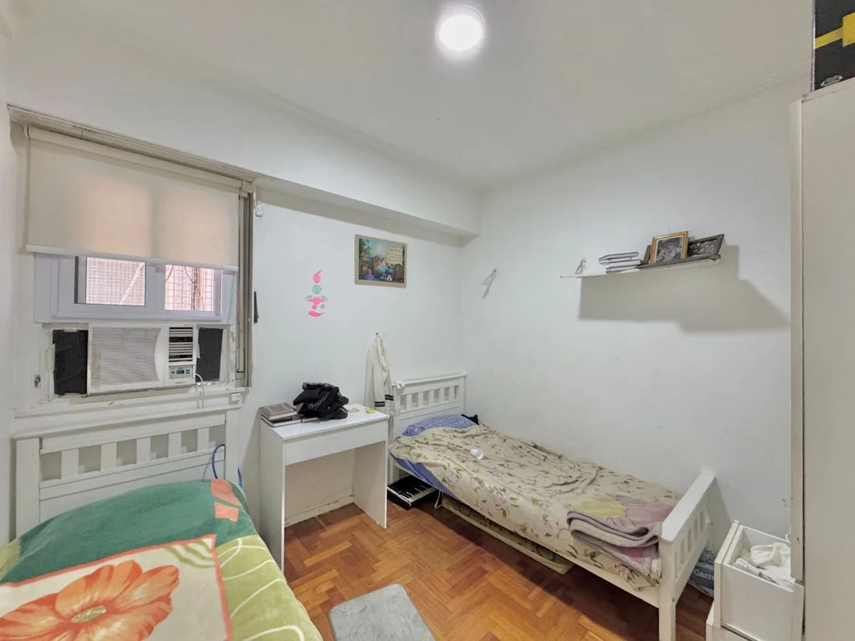 DEPTO 4 AMB EN VENTA CON DEPEND ILUMINADO AL FRENT foto 4