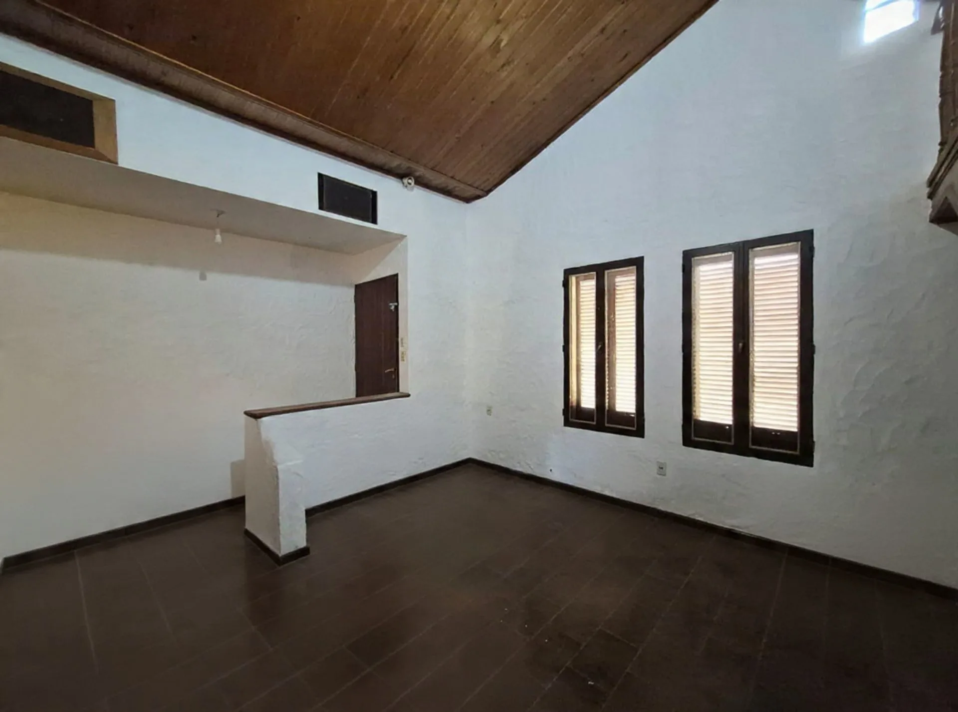 VENTA CASA  4 DORM Y COCHERA.APTA A CRÉDITO. foto 5