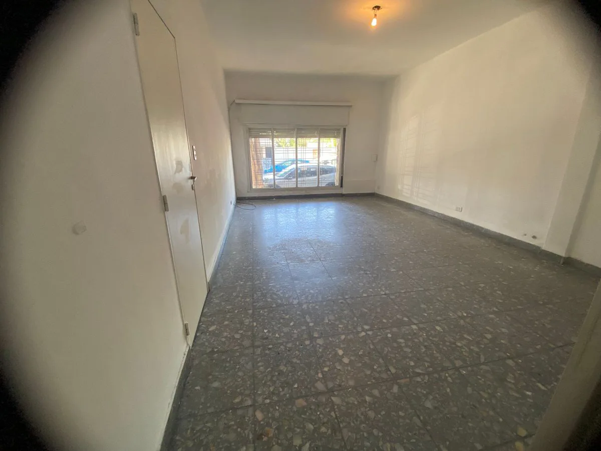 VENTA CASA 4 AMB.COCHERA LOTE PROPIO P. AVELLANEDA foto 2