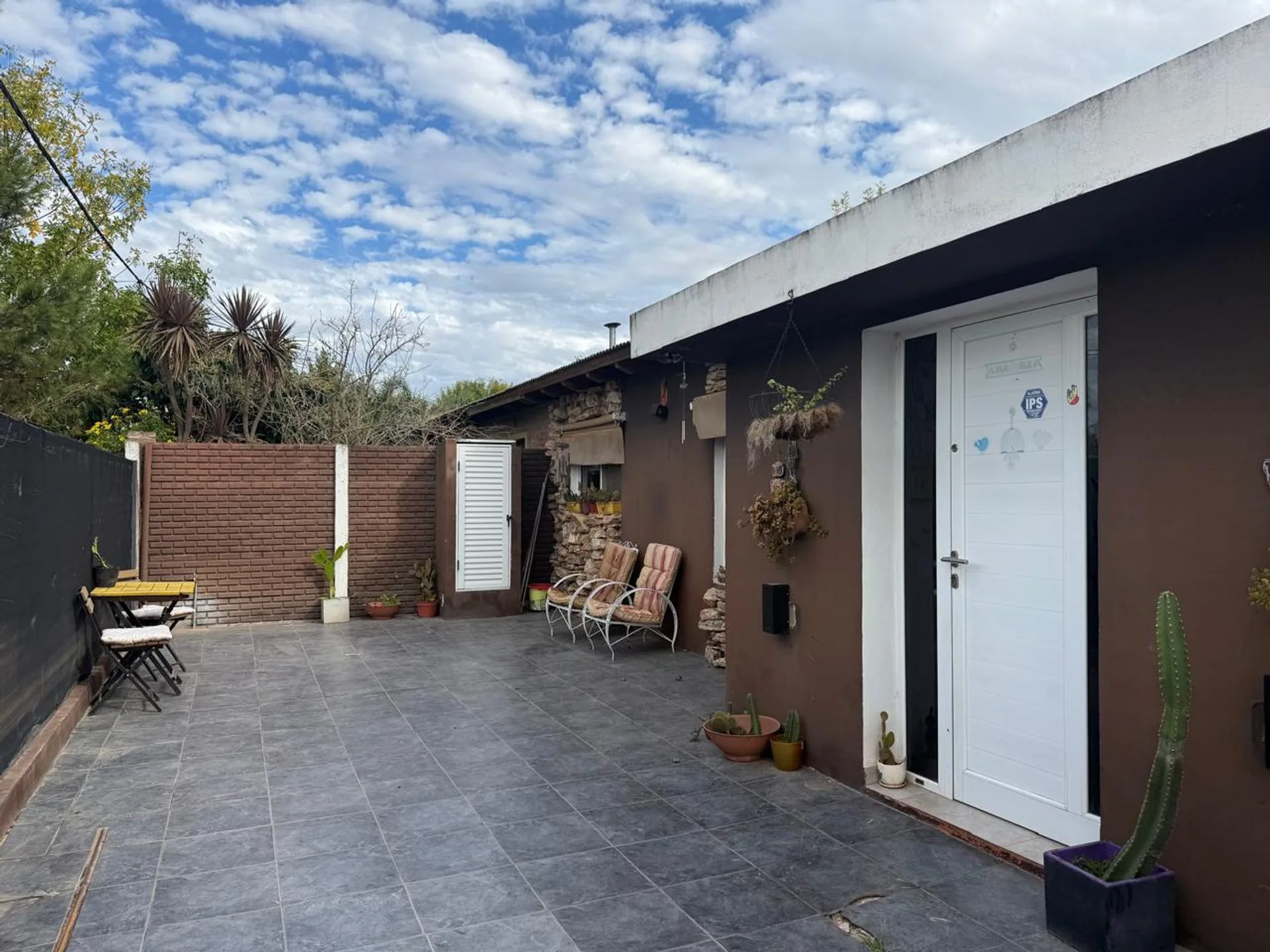 CASA EN VENTA , ubicada en Coronel Dominguez. foto 2