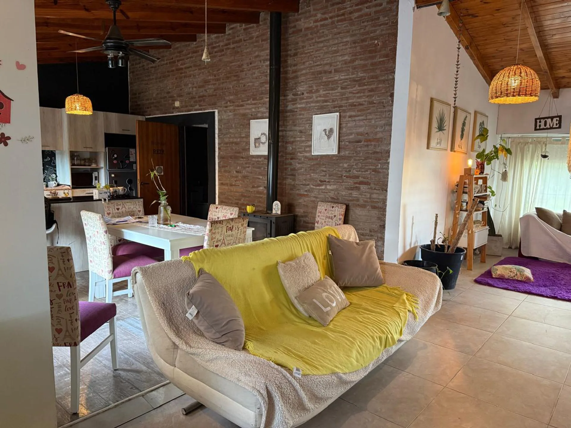 CASA EN VENTA , ubicada en Coronel Dominguez. foto 3