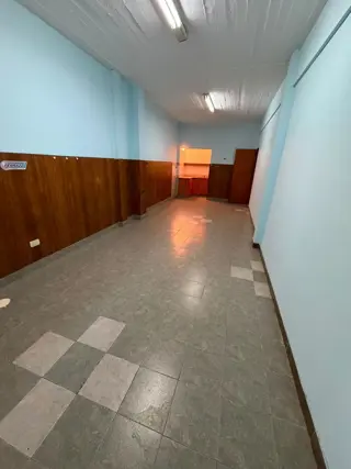 Alquiler local comercial Isidro Casanova foto 4