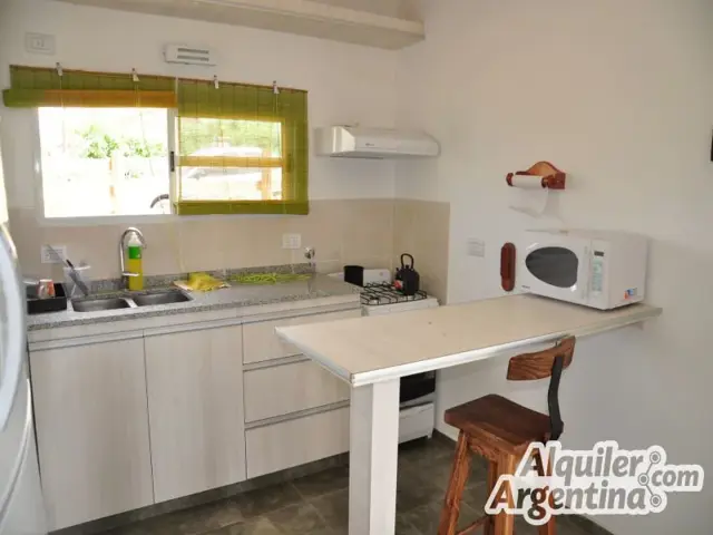 454-Complejo de dos cabañas con increíble vista al lago, construcción nueva , impecable con piscina