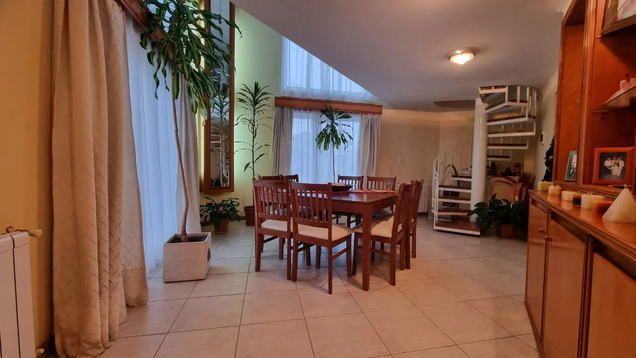 VENTA – CASA 5 DORMITORIOS- BARRIO MUTUAL foto 3