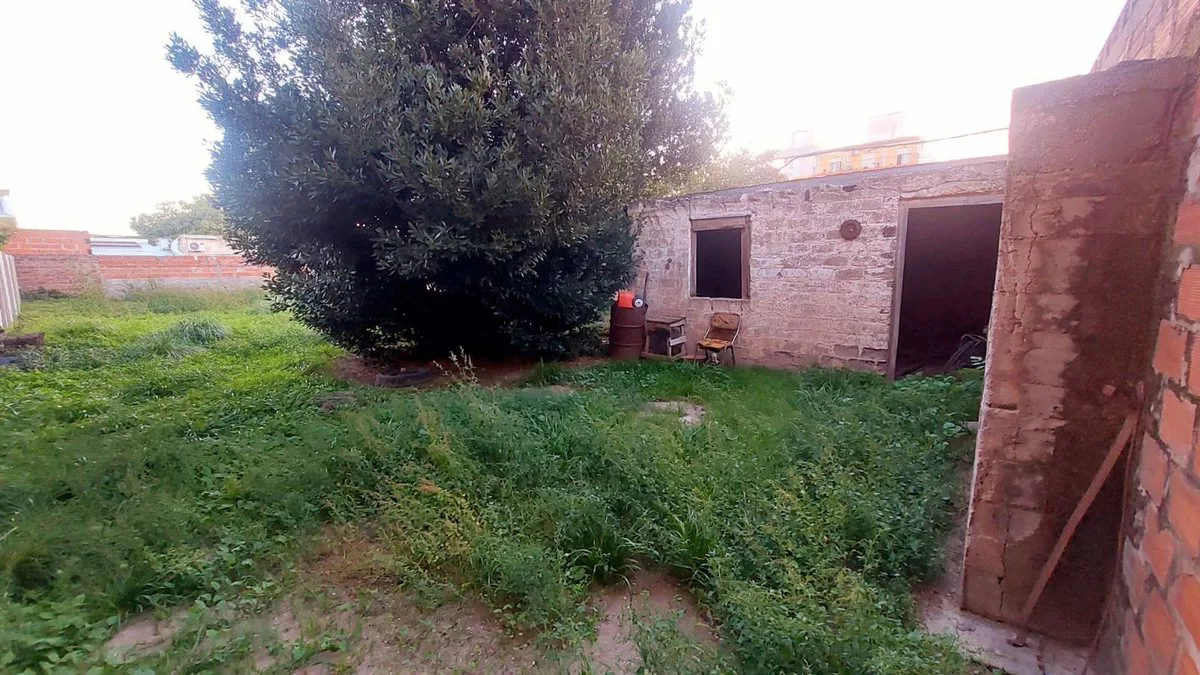 VENTA LOTE CON CASA A REFACCIONAR foto 5