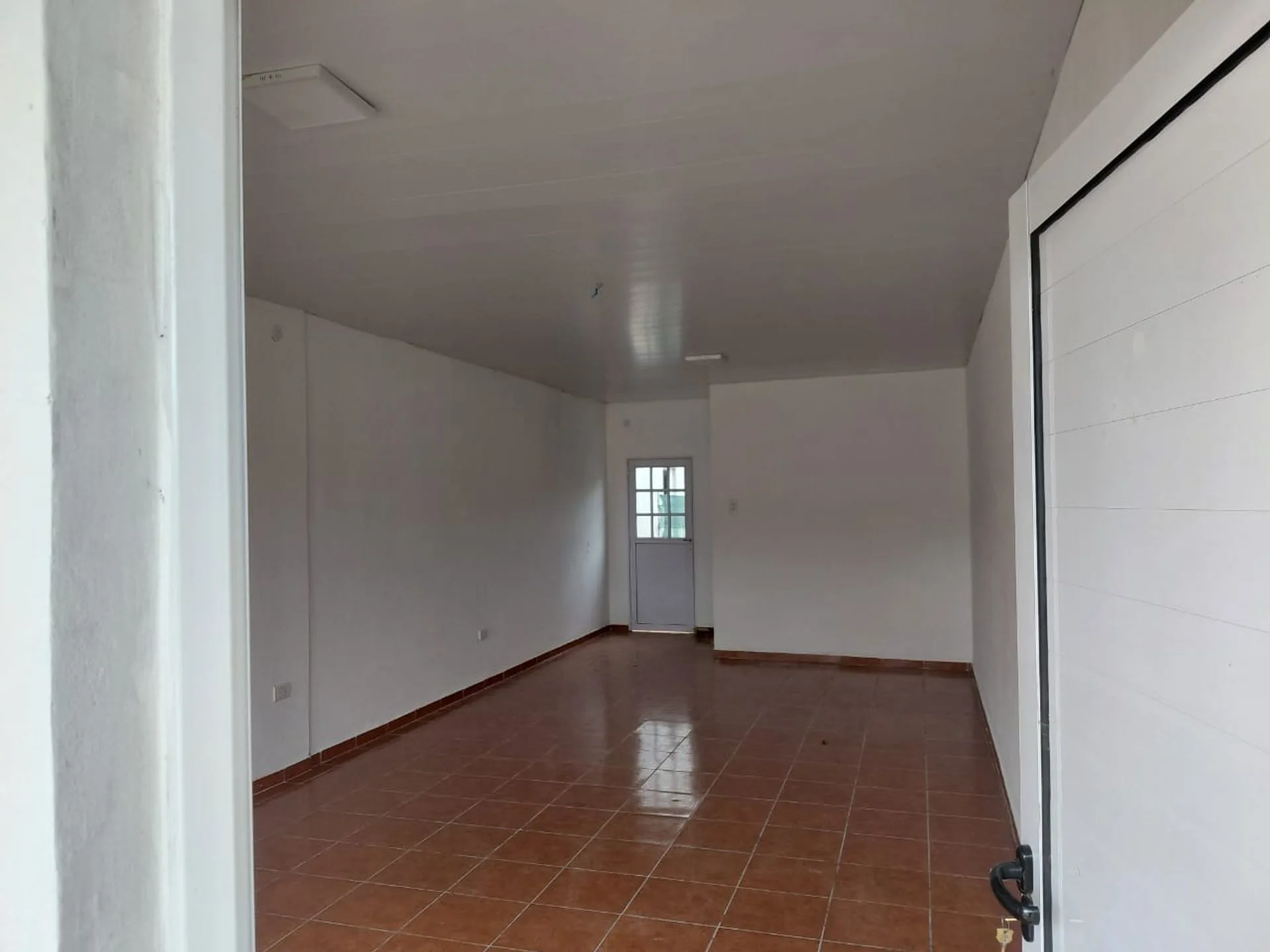 LOCAL COMERCIAL EN ALQUILER | COLONIA CAROLINA foto 3