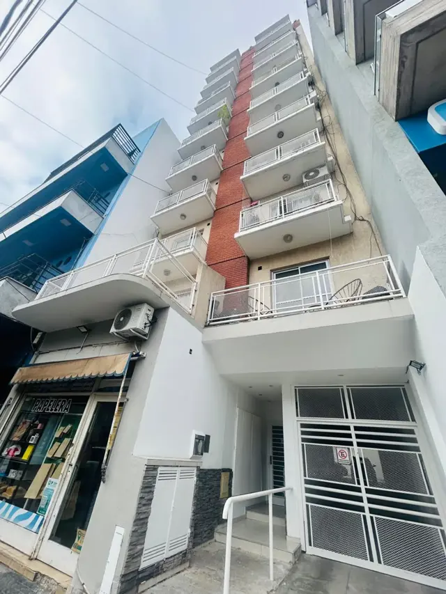 Departamento 2 amb con balcón terraza al frente