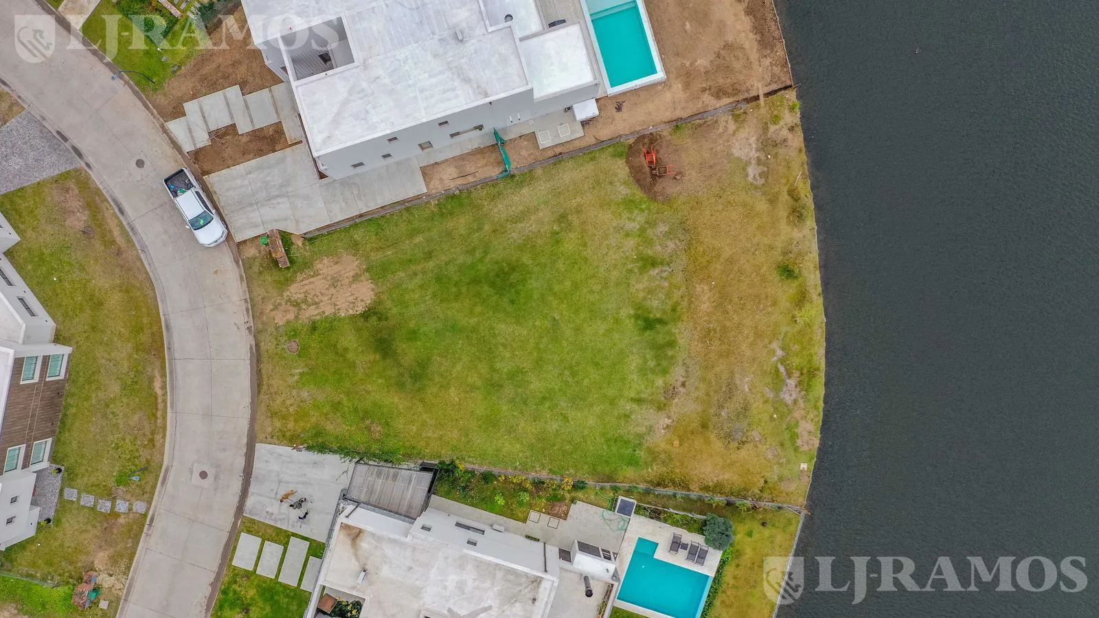Terreno al agua  en venta en Laguna Grande foto 2
