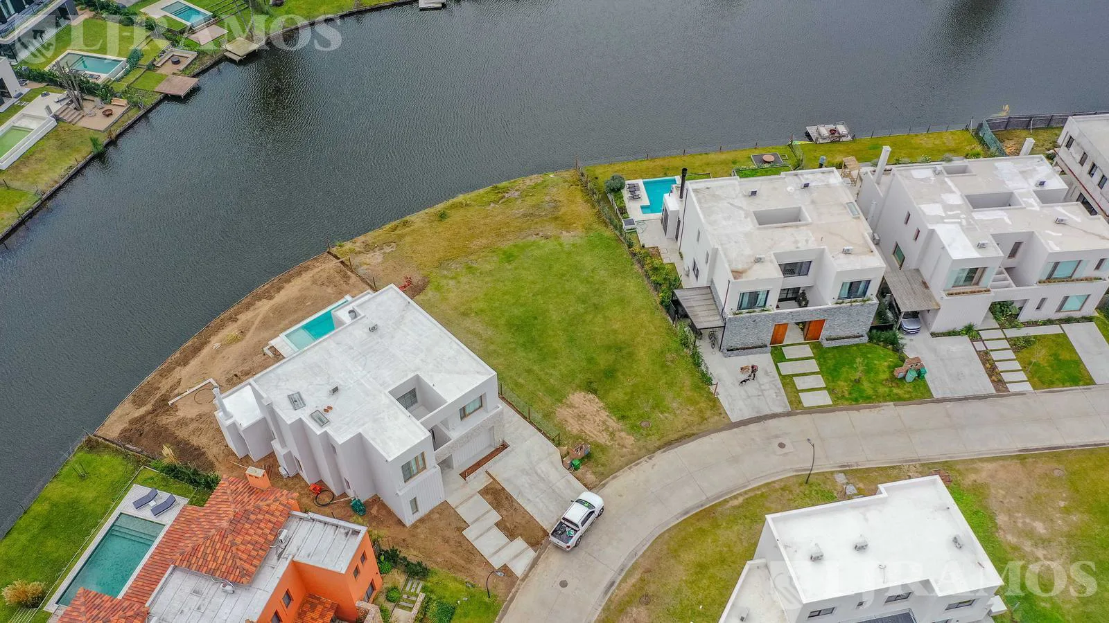 Terreno al agua  en venta en Laguna Grande foto 3