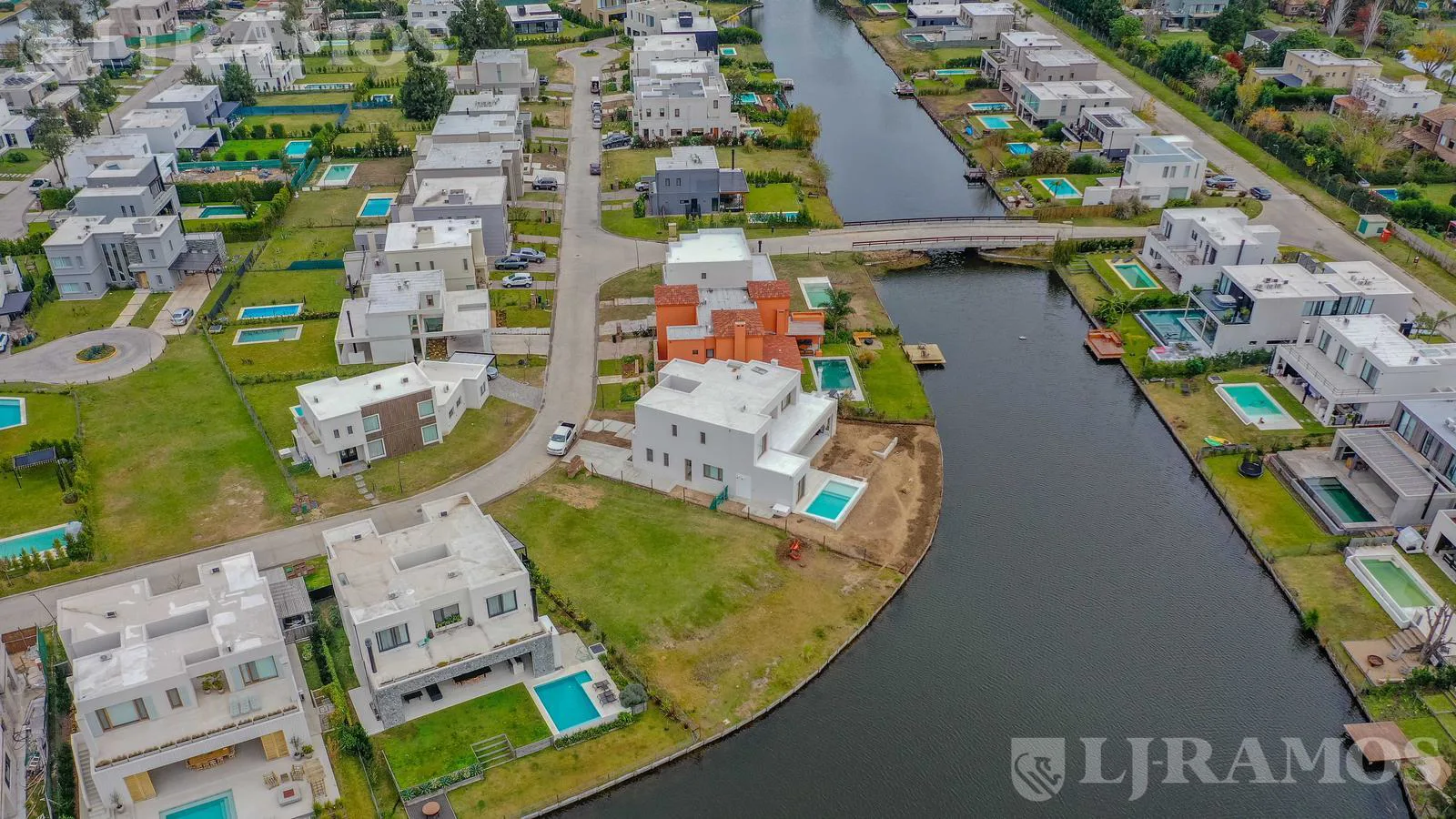 Terreno al agua  en venta en Laguna Grande foto 4