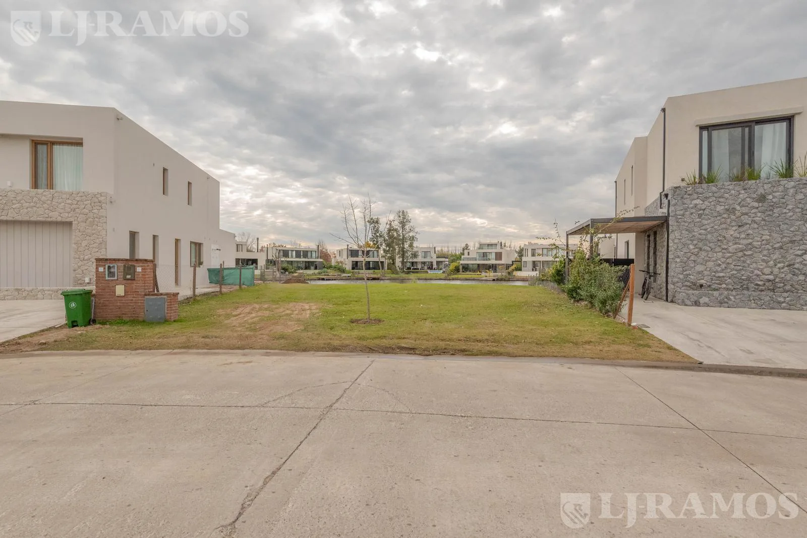 Terreno al agua  en venta en Laguna Grande foto 5