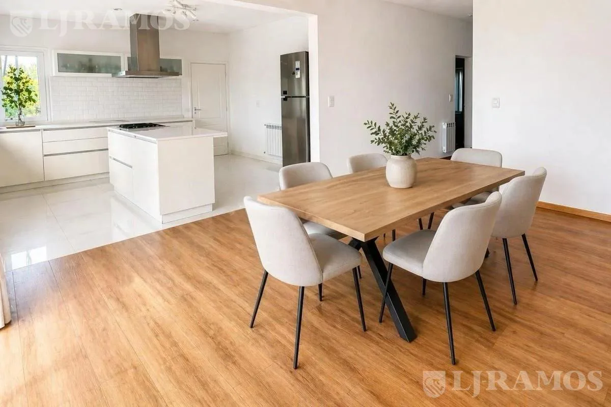 Casa a la laguna con 4 dormitorios en venta en Santa Teresa foto 3