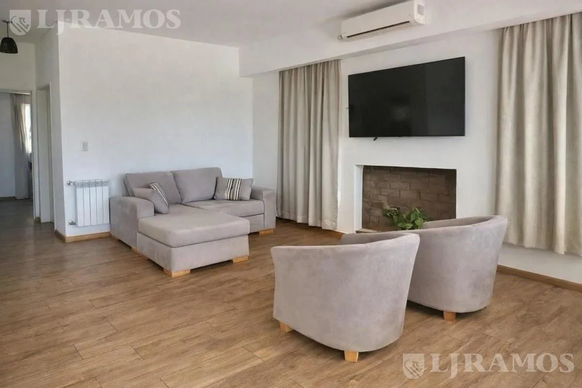 Casa a la laguna con 4 dormitorios en venta en Santa Teresa foto 4
