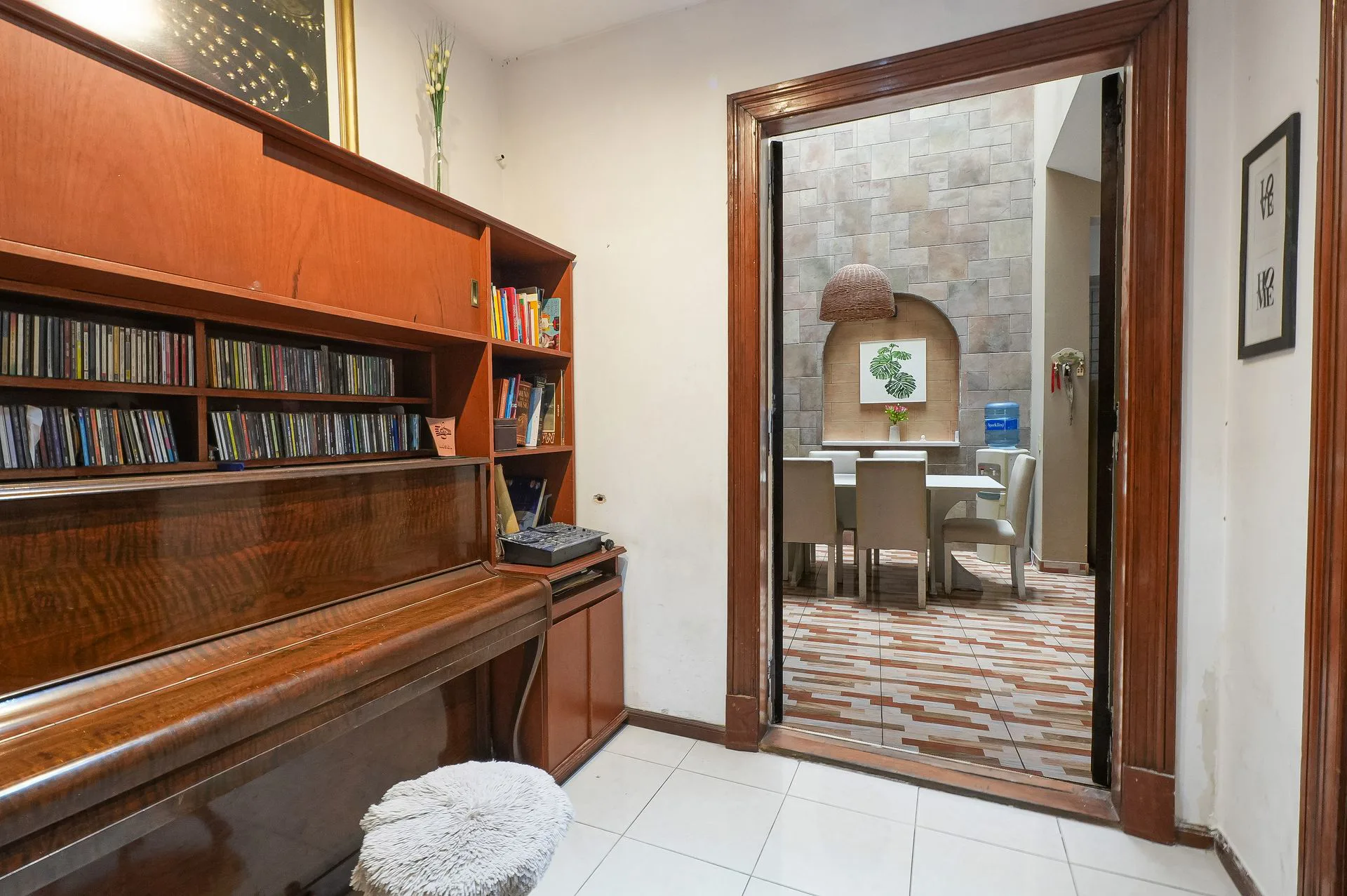 VENTA CASA COLEGIALES 6 AMBIENTES COCHERA QUINCHO foto 4