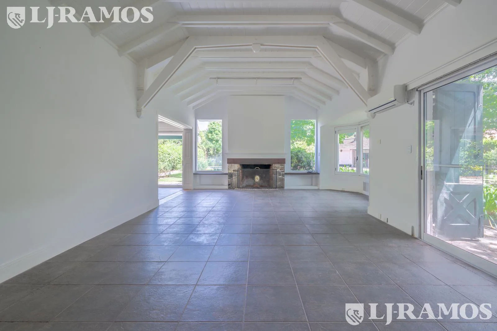 Casa en venta/alquiler de 4 dormitorios en Lomas de San Isidro foto 3