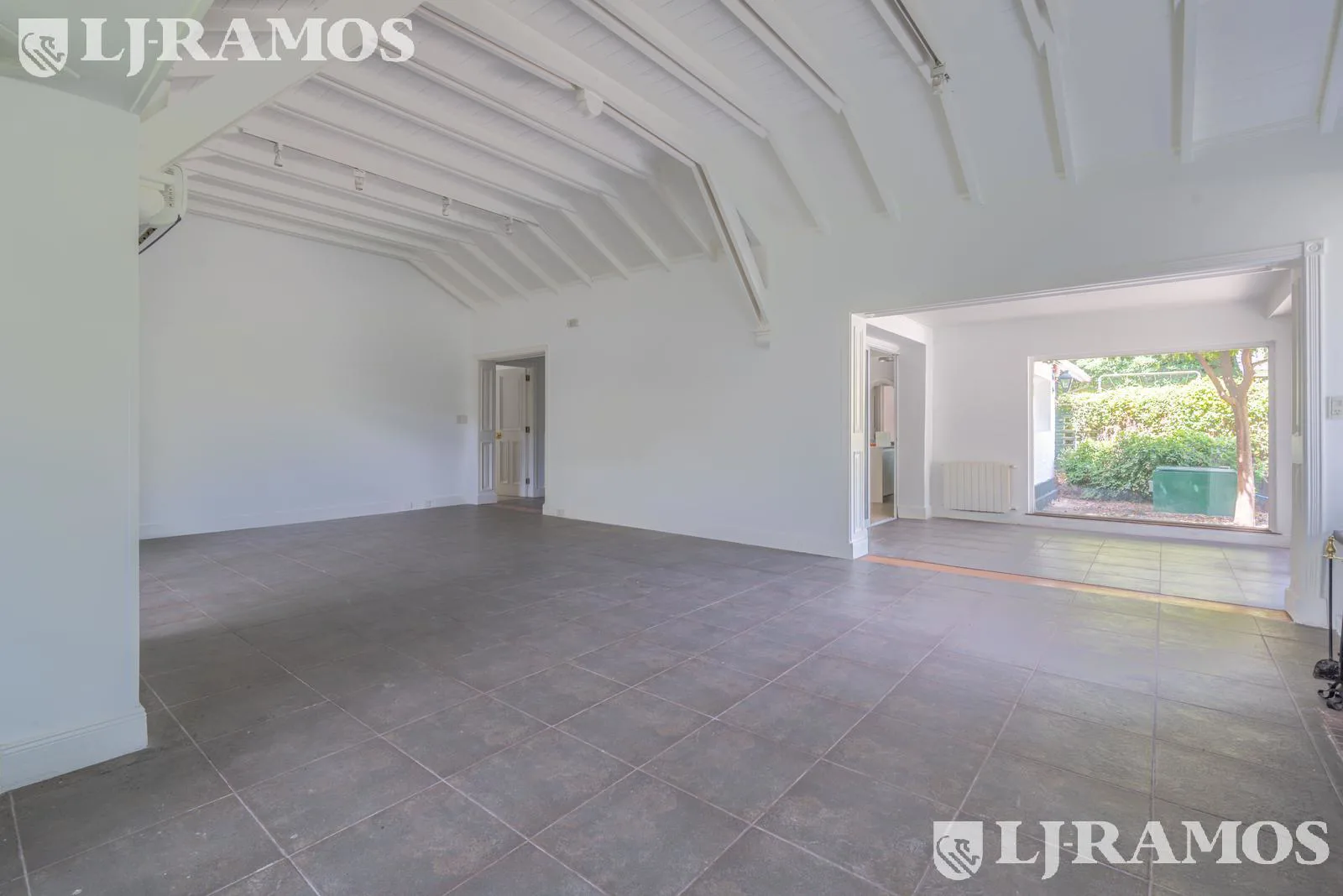 Casa en venta/alquiler de 4 dormitorios en Lomas de San Isidro foto 4