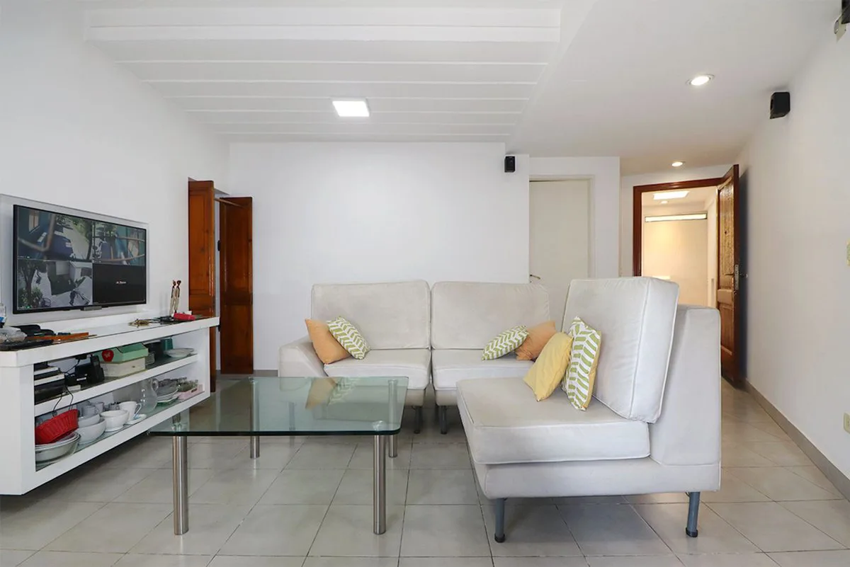 ESPECTACULAR CASA CON QUINCHO Y PILETA EN MORENO foto 3