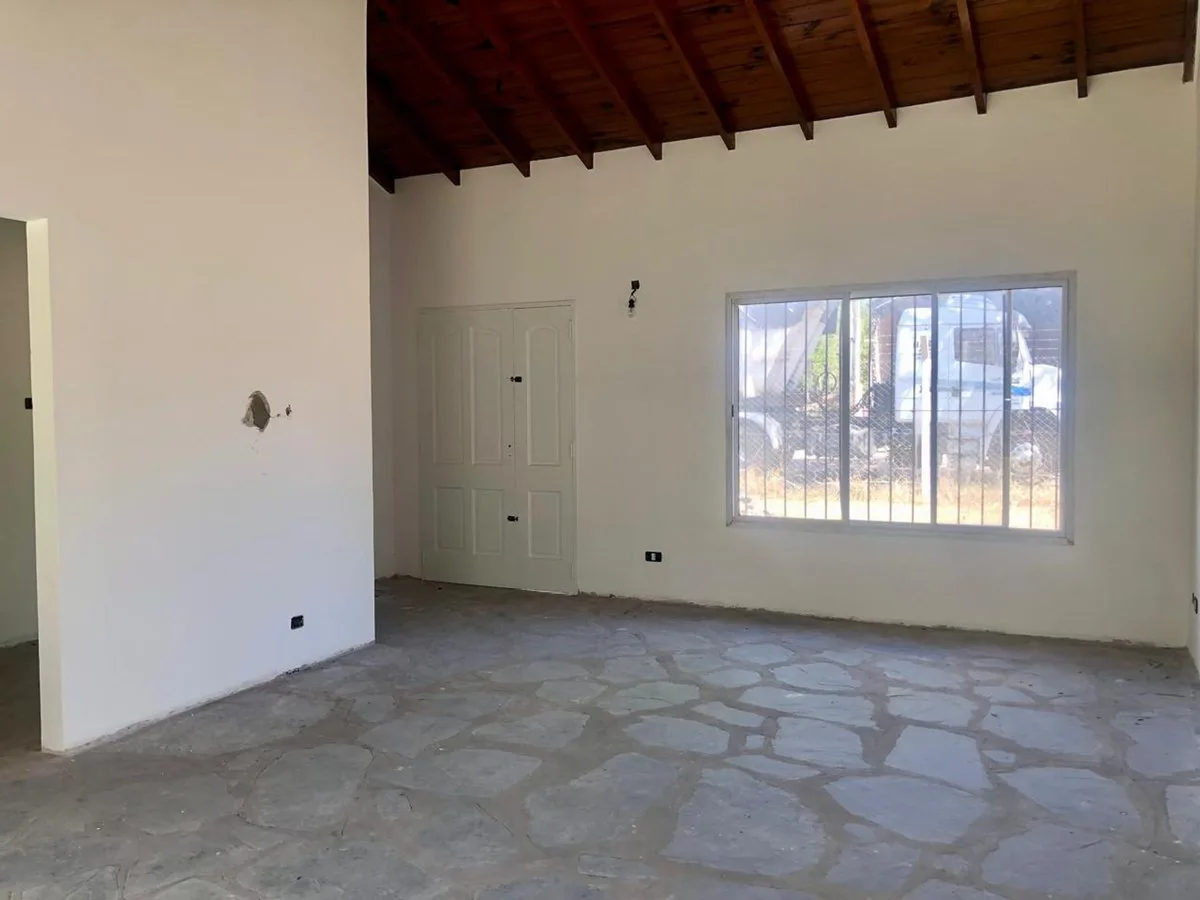 Casa en venta en Carlos Keen. Posib. de financ. foto 4