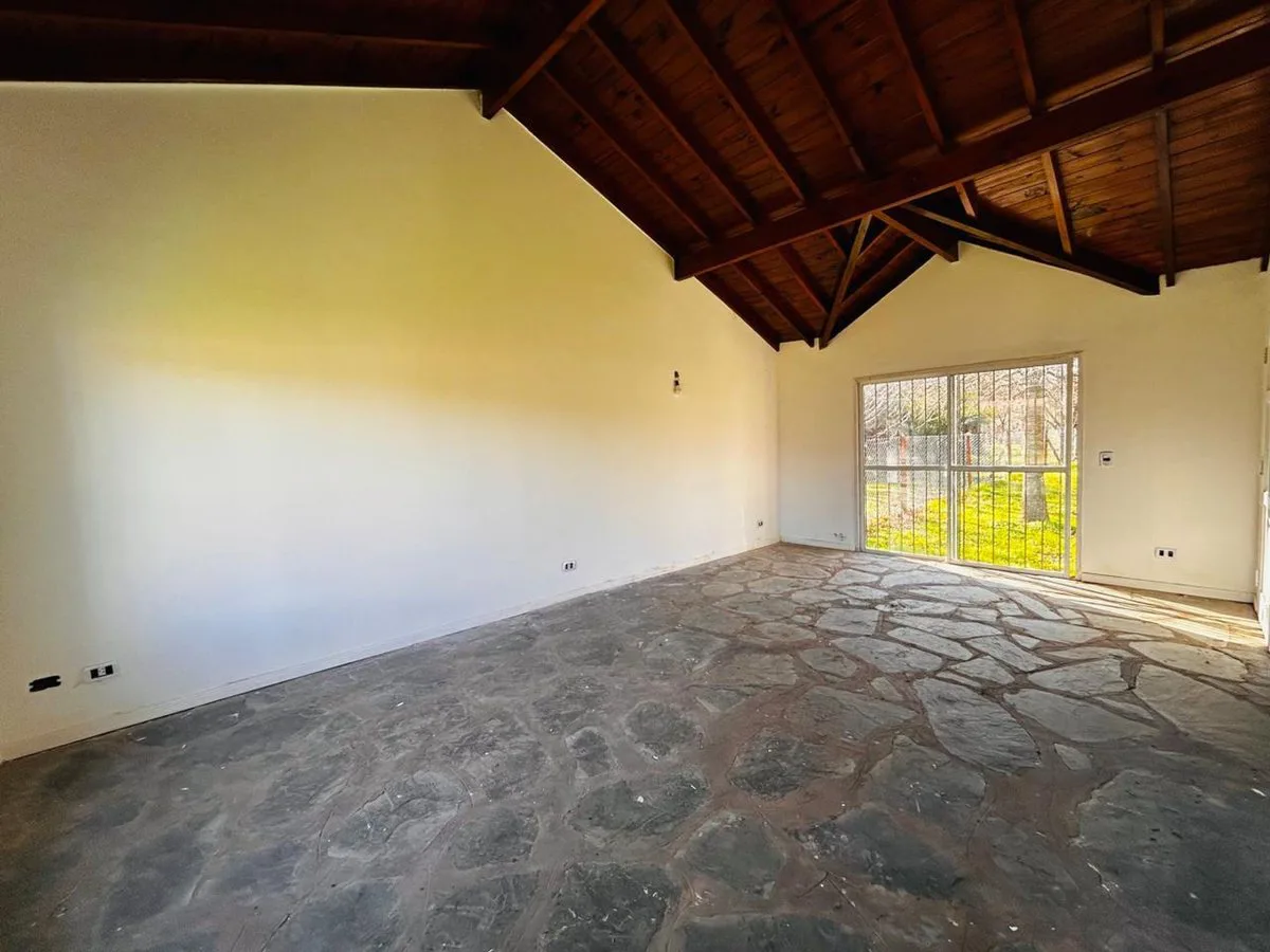 Casa en venta en Carlos Keen. Posib. de financ. foto 5