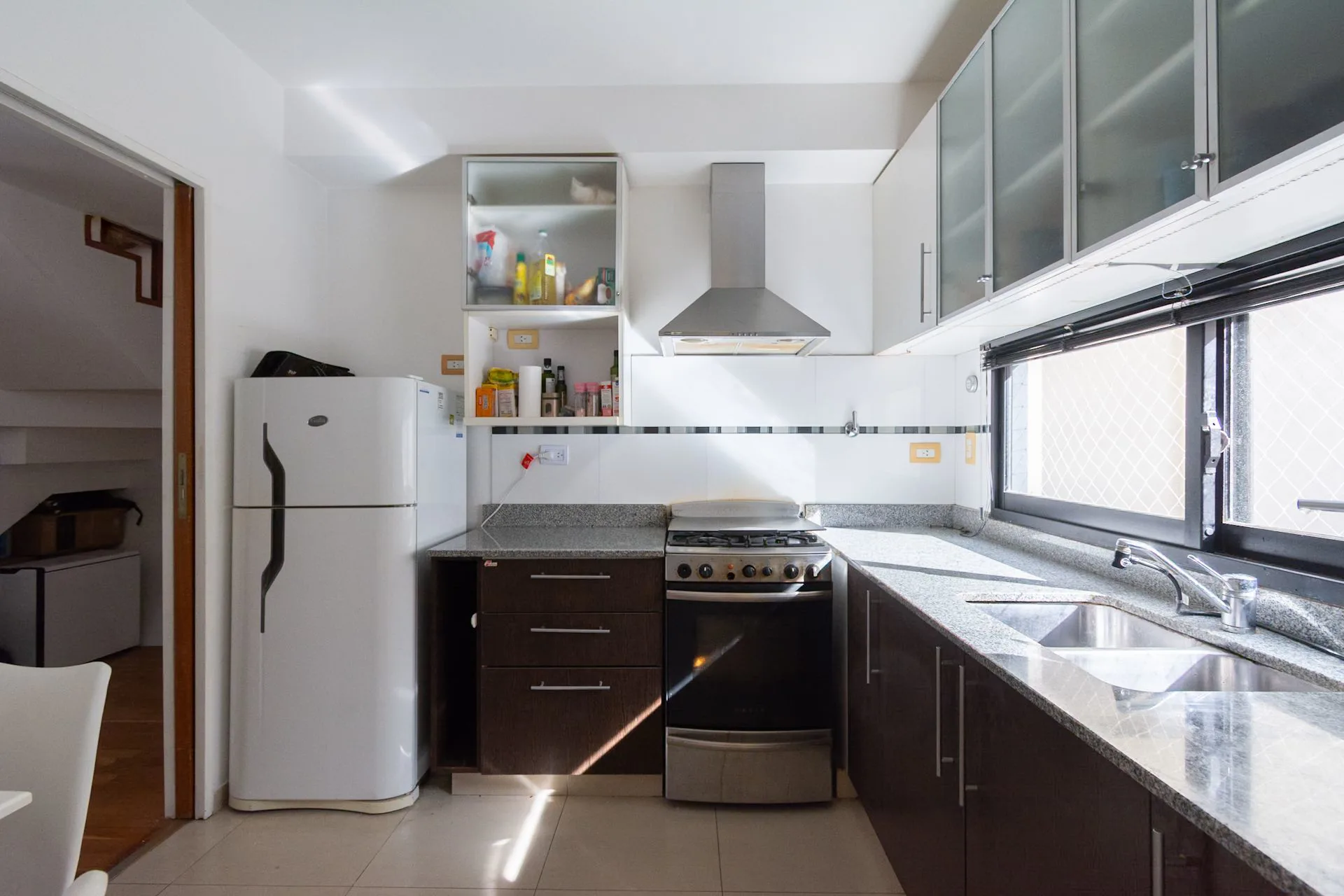 VENTA SEMIPISO 4 AMBIENTES EN OLIVOS, C/COCHERA foto 2