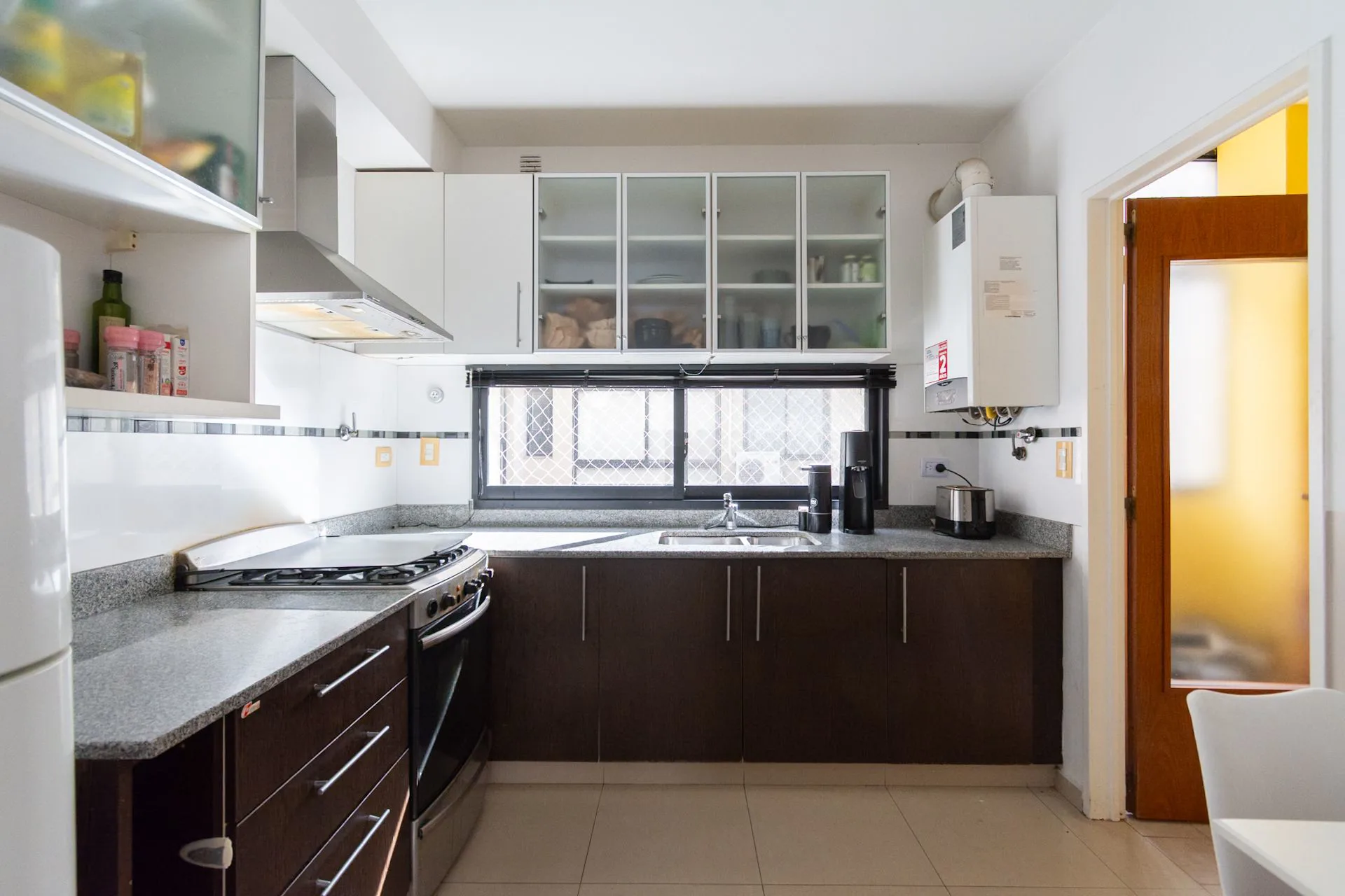 VENTA SEMIPISO 4 AMBIENTES EN OLIVOS, C/COCHERA foto 3