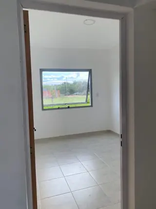 Importante casa a estrenar en Villa Elisa foto 2